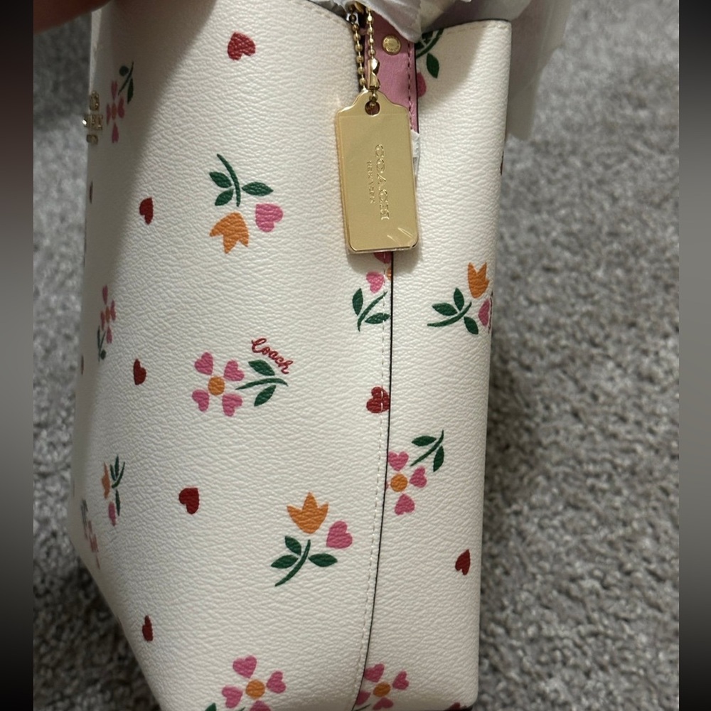 Coach Small Town Bucket Bag With Heart Petal Print - Picture 4 of 6